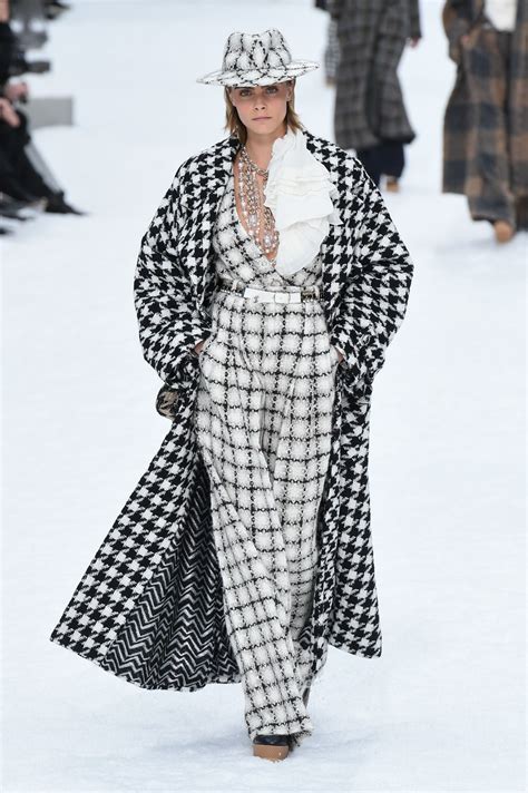 vestiti classe 2019 sfilate parigi chanel|Chanel fashion show.